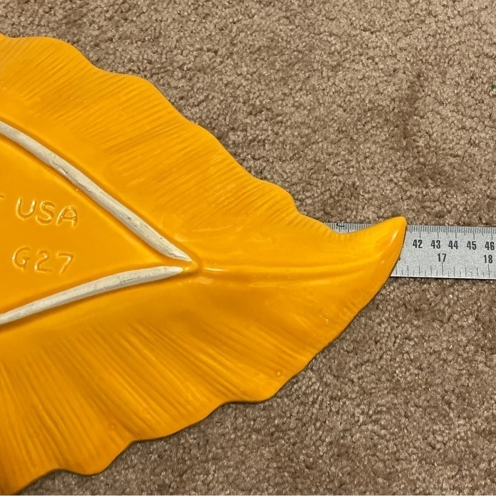 2 VTG California Pottery Orange coloured/gold tone trim Leaf Shaped Plates - Picture 3 of 6